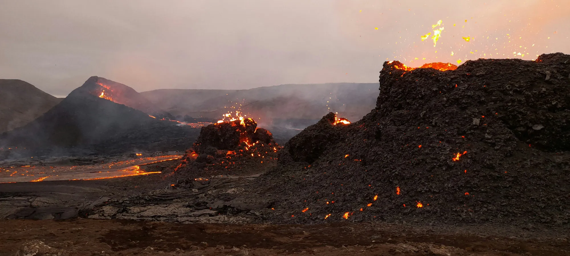 Éruption fissurale du Fagradalsfjall sur la péninsule de Reykjanes, en Islande