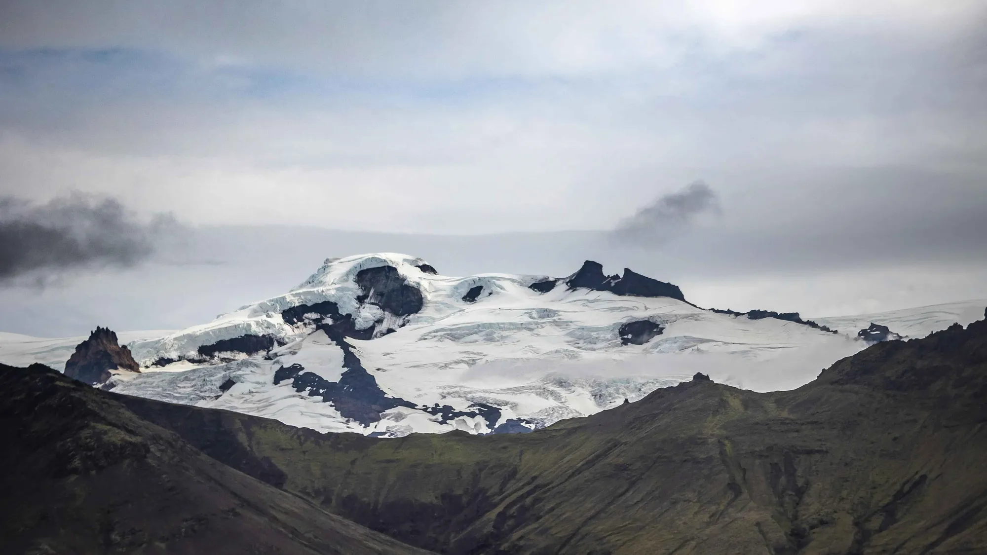 Le glacier de l’Eyjafjallajökull, au sud de l’Islande, la calotte glaciaire qui recouvre le volcan célèbre pour son éruption de 2010