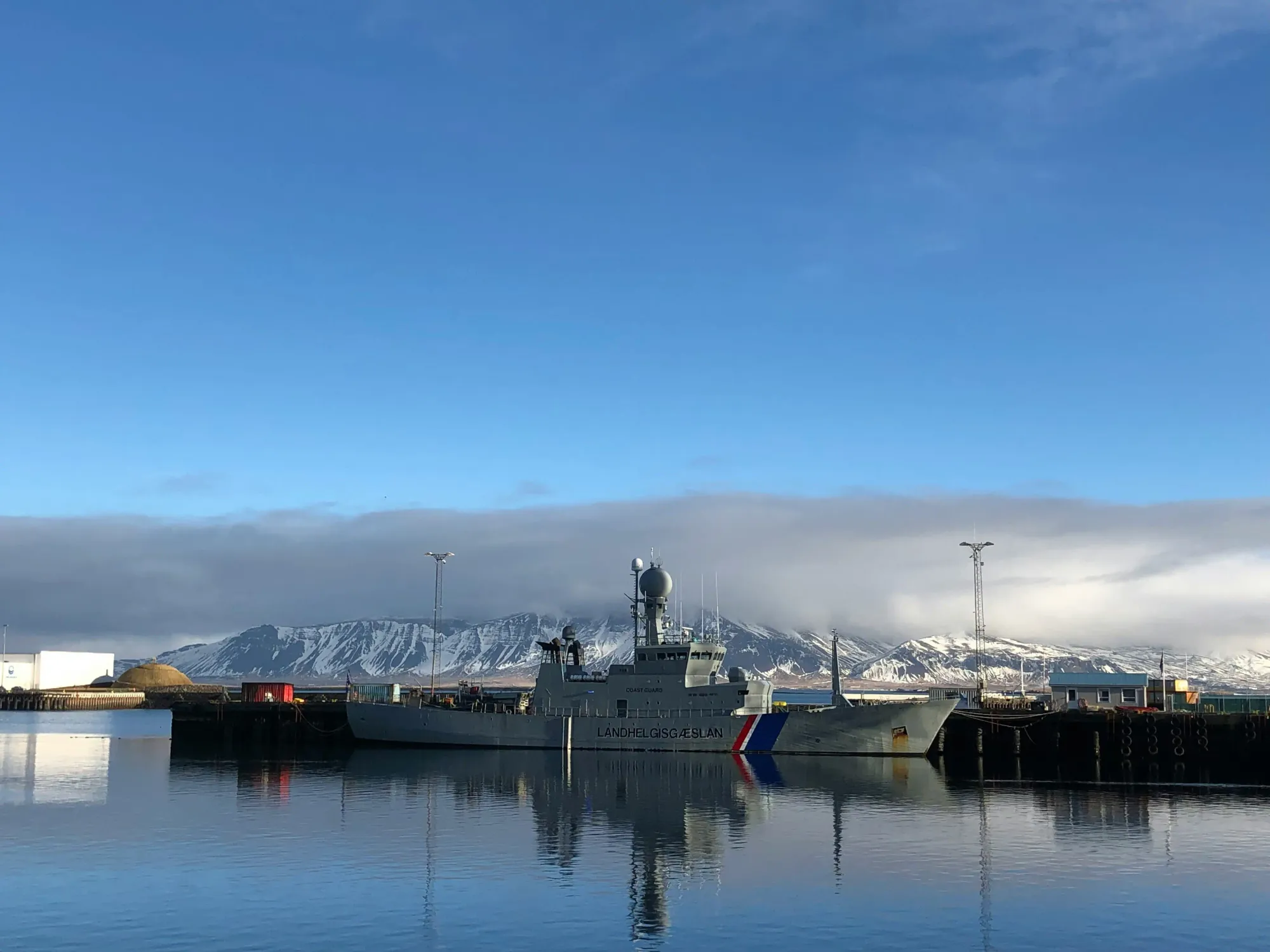 Guide du quartier du Vieux Port et de Harpa : explorez activités, excursions, gastronomie et architecture à Reykjavík