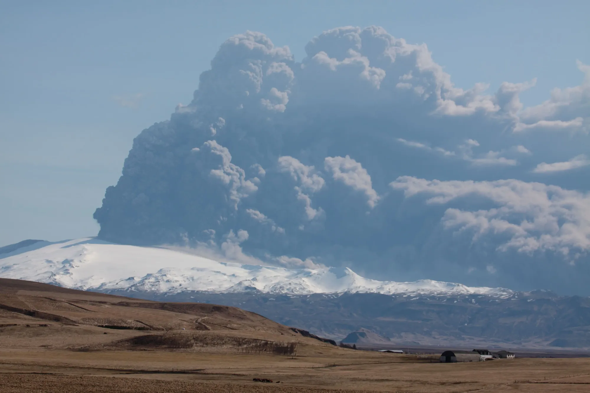 Éruption volcanique en Islande 2010 : l’Eyjafjallajökull expliqué