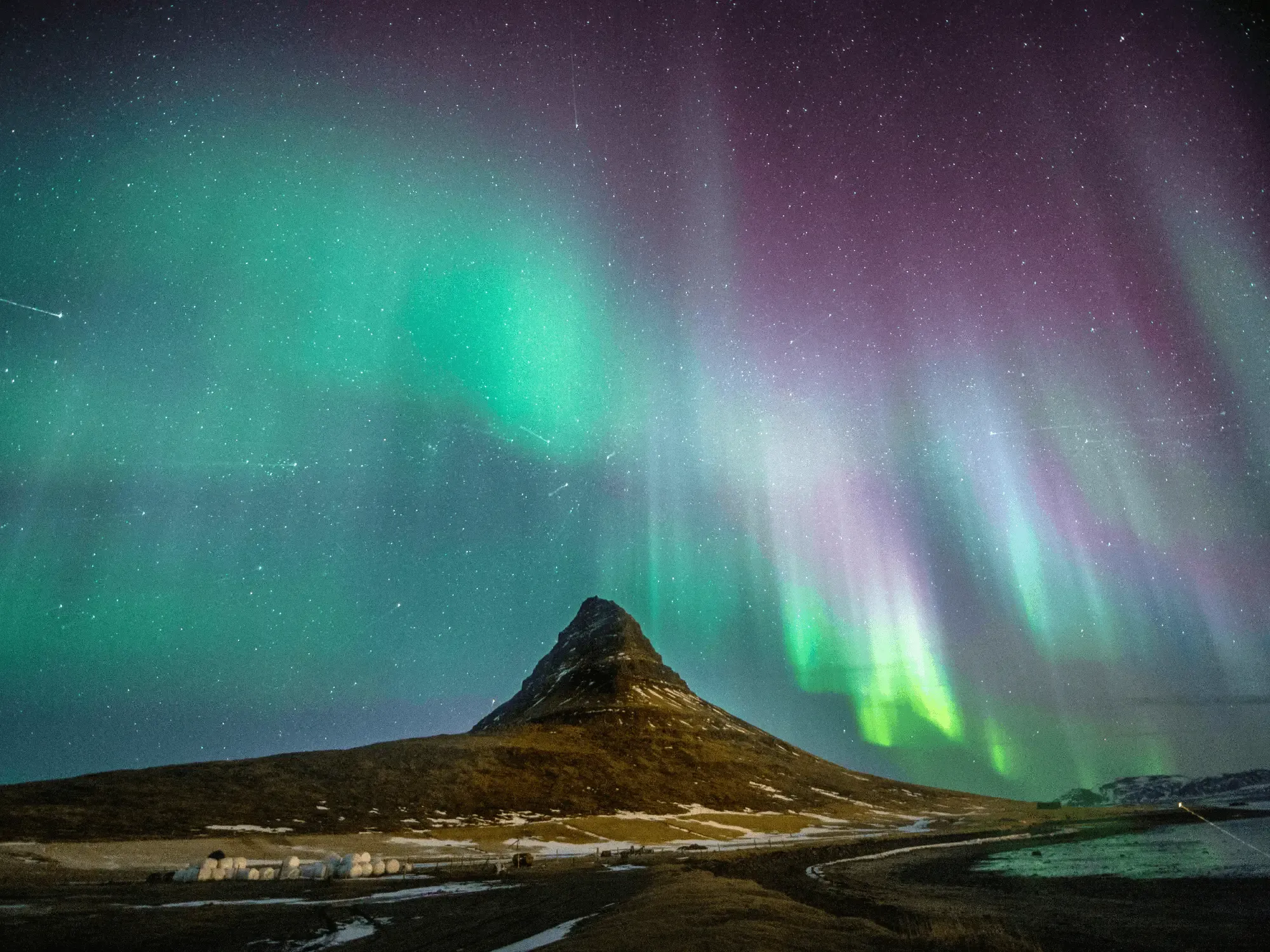 À la poursuite des aurores boréales et des volcans : aventures de jour et de nuit en Islande